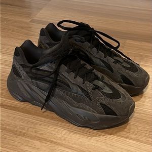 Yeezy Boost 700 V2 ‘Vanta’